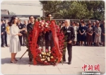 1986年5月16日，日本悼念南京大屠杀遇难者植树访华团第一次来到纪念馆，此后坚持了33年。 资料图 - 江苏新闻网