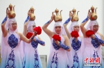 六合村民表演回族舞。 泱波 摄 - 江苏新闻网