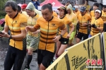 2018登顶紫金山骑跑两项挑战赛雨中激情开赛 - 江苏新闻网