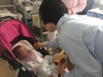 6个月大男婴遭两次遗弃 父亲:不会带 也没钱 - 新浪江苏