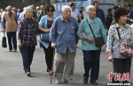 资料图：退休教师们参加活动。 中新社记者 泱波 摄 - 妇女联合会