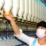 资料图：江苏纺织工人正在生产纱线。周晓明 摄 图片来源：视觉中国 - 江苏新闻网