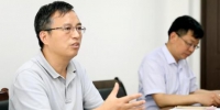 无锡市司法局局长杨智敏介绍了该市后续照管的施行情况。　施汉　摄 - 江苏新闻网