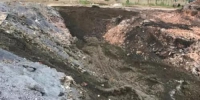 生活垃圾填埋场与钢渣混杂一块。图片来源：生态环境部官方微博 - 江苏新闻网