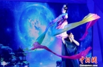 图为木偶戏表演，展现科学与艺术完美结合的魅力。　崔佳明 摄 - 江苏新闻网