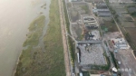 泰兴市滨江镇头圩村紧靠长江岸边堆放的污泥（6月11日摄） - 新浪江苏
