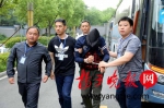 5月24日，6名嫌疑人集中押解回镇。 - 新浪江苏