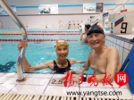 镇江八旬夫妻成泳池“明星” 每天结伴游泳40分钟 - 新浪江苏