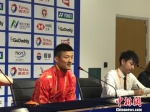 奥运冠军、中国选手谌龙在发布会现场接受媒体采访。　申冉　摄 - 江苏新闻网