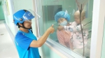 女儿患“儿童癌症之王”32岁母亲送外卖月跑700单 - 新浪江苏