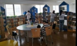 志愿者们整理图书馆书籍 - Jsr.Org.Cn