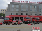 图为扬州消防支队派出57名官兵、11车驰援山东寿光灾区。孟德龙 摄 - 江苏新闻网