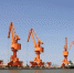 繁忙的滨海港10万吨级通用码头。　滨海县委宣传部供图 - 江苏新闻网