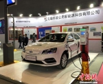 　新能源汽车已成为新能源大会的常客。　孙权 摄 - 江苏新闻网