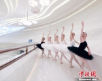 美丽的芭蕾舞演员。　江苏大剧院供图 - 江苏新闻网