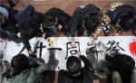 南京一高校学生手绘百余米画卷 缅怀沉痛历史守护和平 - 江苏音符