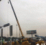 图片说明：江阴大桥主线收费站“物理拆除”现场。黄强摄 - 新浪江苏