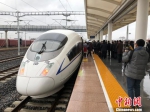 和谐号列车抵达青盐铁路盐城北站。　谷华　摄 - 江苏新闻网