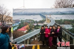 南京长江大桥已经成为人们心中的“亲民桥”。　泱波 摄 - 江苏新闻网
