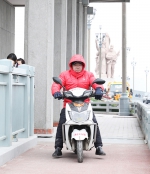 他15年救了351人骑坏9辆电动车 苏宁：电动车我们包了 - 新浪江苏