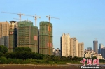 资料图：正在建设中的房地产楼盘。中新社记者 张斌 摄 - 江苏新闻网