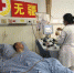 唐昊在医院进行造血干细胞采集。　丁玉琴　摄 - 江苏新闻网