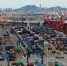 资料图：航拍江苏连云港一处集装箱货运码头。中新社记者 泱波 摄 - 江苏新闻网