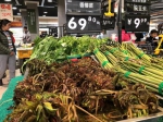 某超市香椿售价69.8元/斤。摄影/新京报记者 夏丹 - 新浪江苏