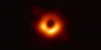 此次全球六地发布的黑洞照片。 - 新浪江苏