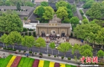 连日来，络绎不绝的参观者来到中国近代史遗址博物馆参观。　泱波　摄 - 江苏新闻网