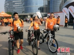 一些台胞动员全家一起来参加骑行活动。　钟升 摄 - 江苏新闻网