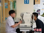 图为潘医生的工作照。　受访者供图 - 江苏新闻网