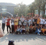 6月9日，在扬州大学附属中学考点，考生们在考试结束后合影留念。　孟德龙　摄 - 江苏新闻网