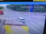 【视频】常州惨烈车祸 和半挂车相撞，轿车瞬间散架一人身亡 - 新浪江苏