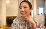华裔女作家严歌苓特意前往柏林国家歌剧院观看了歌剧《拉贝日记》。演出方供图 - 江苏新闻网