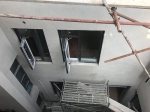 44栋别墅下沉式庭院内盖了房子。 澎湃新闻记者邱海鸿图 - 新浪江苏