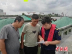 台风或带来长江上浪急潮涌，江苏海事部门正对人船疏散作紧急动员。　唐志勇　摄 - 江苏新闻网