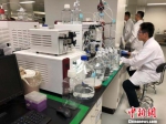 实验室内在培育抗体。　朱晓颖 摄 - 江苏新闻网