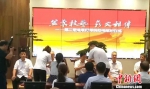 8月14日，被确定为“扬派盆景”技艺的6名传人现场拜师学艺。　崔佳明 摄 - 江苏新闻网