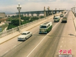 公路桥面通车不久的南京长江大桥。(资料图)中铁大桥局供图 - 江苏新闻网