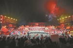 南京在玄武湖公园举行群众联欢焰火表演 火树银花不夜天 - 新浪江苏