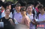 高考制度通过以考促学，大幅提升了中国基础教育的质量和国民素质。(资料图) 泱波 摄 - 江苏新闻网
