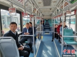 市民乘坐氢能公交。　谷华 摄 - 江苏新闻网