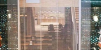 南京籍作家叶兆言携其新作《南京传》回到家乡，在秦淮河畔、夫子庙旁的晓书馆内，与读者座谈。主办方供图 - 江苏新闻网