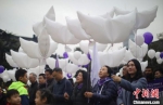 从2016年起，侵华日军南京大屠杀遇难同胞纪念馆在每年的12月13日国家公祭日前夕，都会组织国际和平徒步活动。　泱波　摄 - 江苏新闻网
