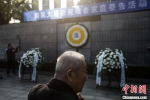 南京大屠杀幸存者葛道荣参加家属祭告活动。　泱波 摄 - 江苏新闻网
