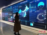 在红豆集团智慧电商的大屏上，清晰地记录了“新商业”互联的数据。　孙权 摄 - 江苏新闻网