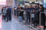 1月26日，南京禄口国际机场、铁路南京站通风消毒，全力做好疫情防控工作。目前南京机场实行对所有进出港航班的旅客测量体温。铁路南京站供图 - 新浪江苏