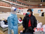 医护人员在工作。　陈云凤 摄 - 江苏新闻网