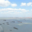空中俯瞰，长江江阴段“百舸争流”。　张宪　摄 - 江苏新闻网